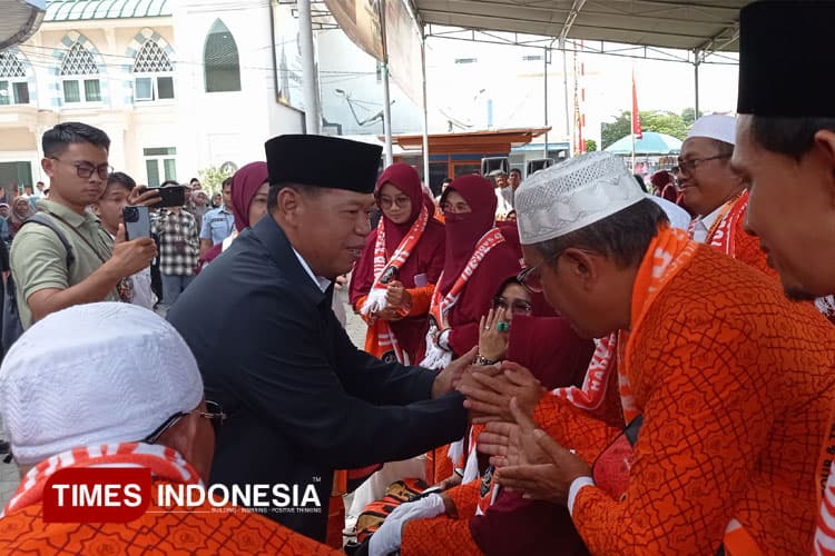 Lepas Jemaah Umrah, Bupati Majalengka Titip Doa untuk Kesejahteraan Daerah