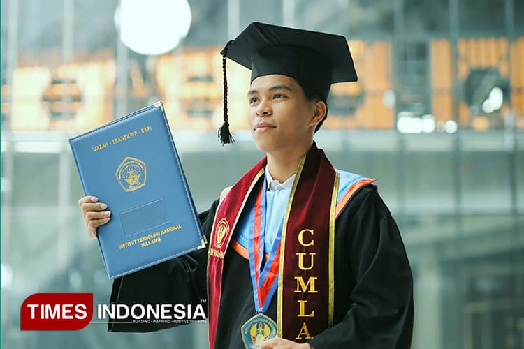 Ray Bara Peraih Cumlaude Terbaik ITN Malang, Anak Pedagang Sembako dengan Mimpi Bangun Tanah Leluhur Toraja